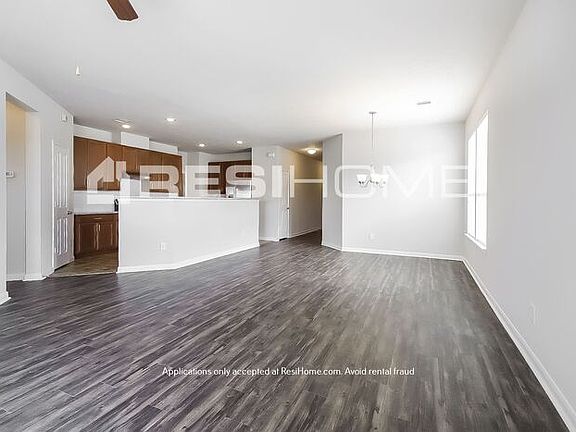 5th image of 16539 Burnell Oaks Ln