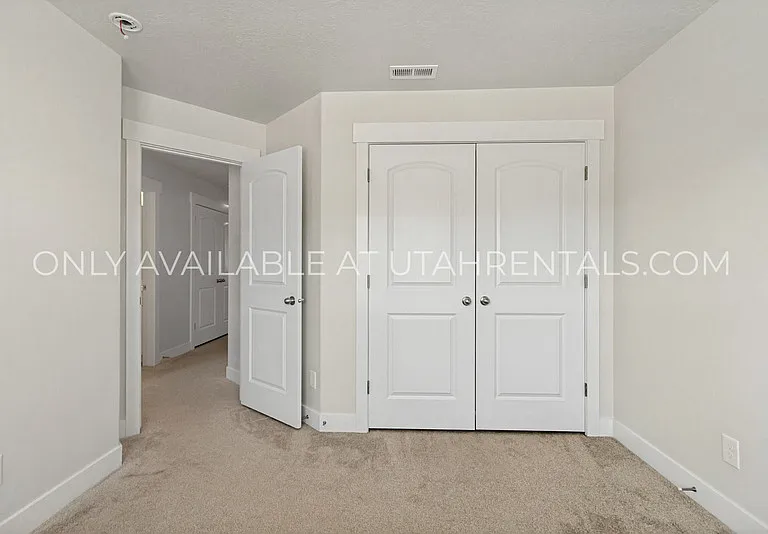 4237 W 2010 N — Photo 23