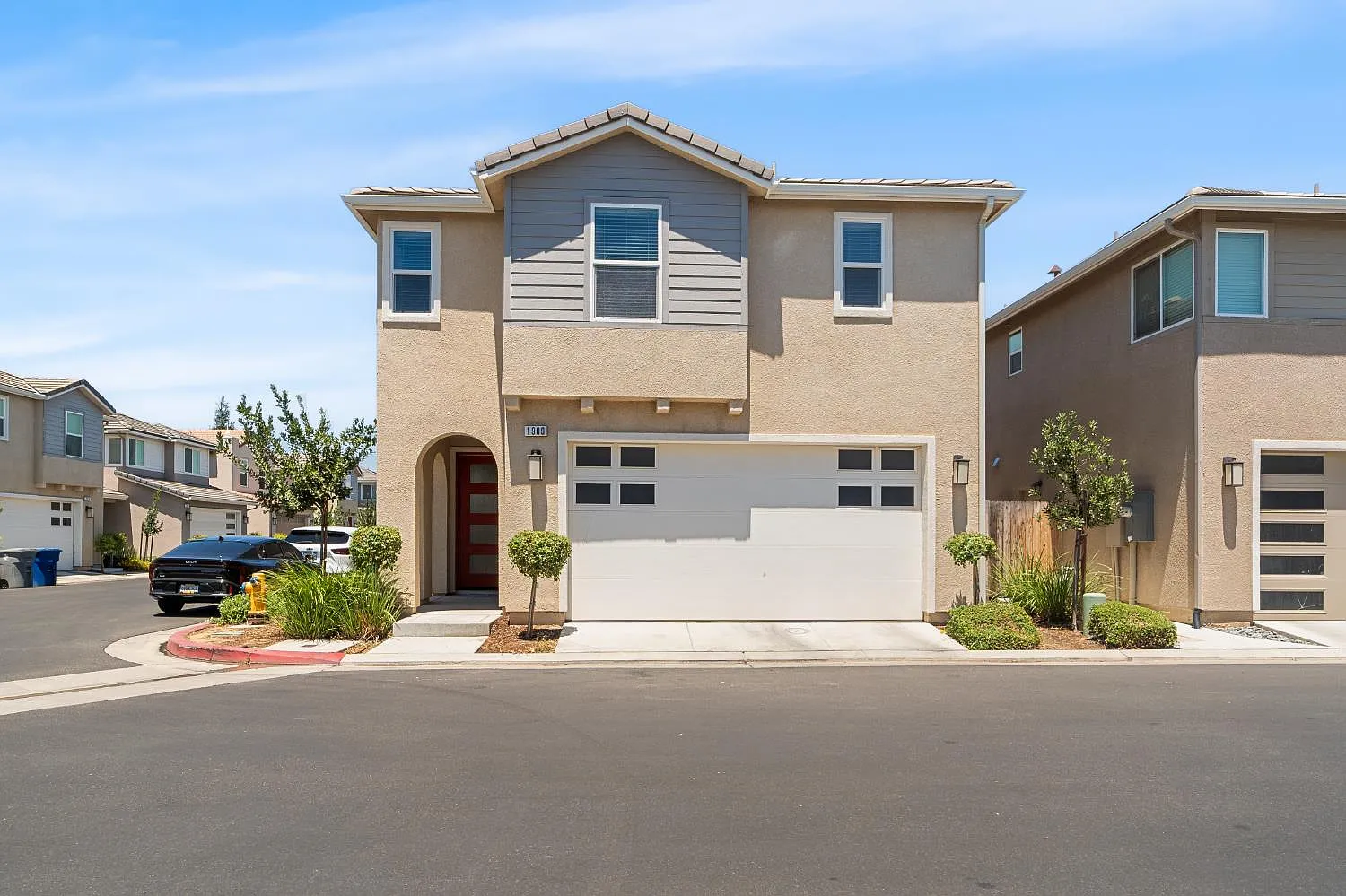 3 bed, 2.5 bath, 1656 sqft, $2,695 — Photo 3
