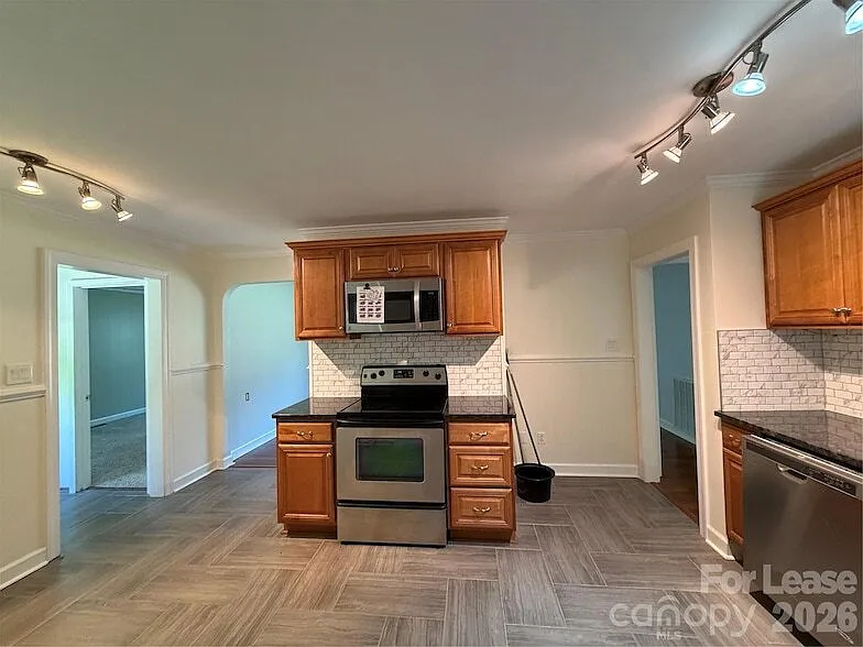 637 Hartness Road - 1 — Photo 3