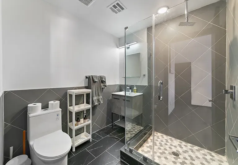 441 N 35th St #3R — Photo 9