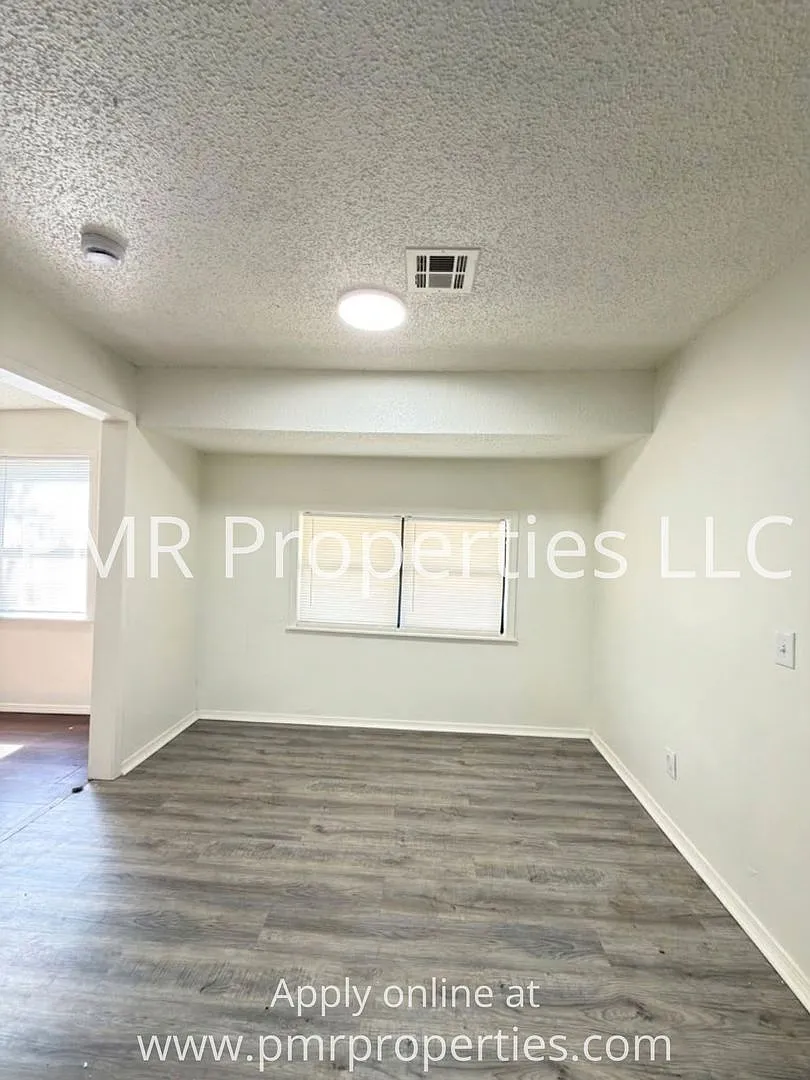 3 Bedroom/ 1 Bathroom House — Photo 2