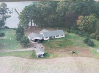 1136 Fox Point Rd, Reedville, VA 22539