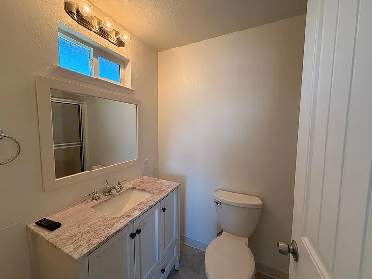 319 Thoma St #B — Photo 12