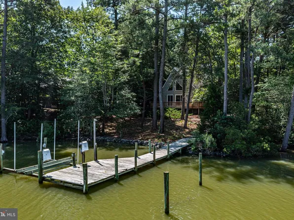 105 Emerald Cove Rd, Reedville, VA 22539
