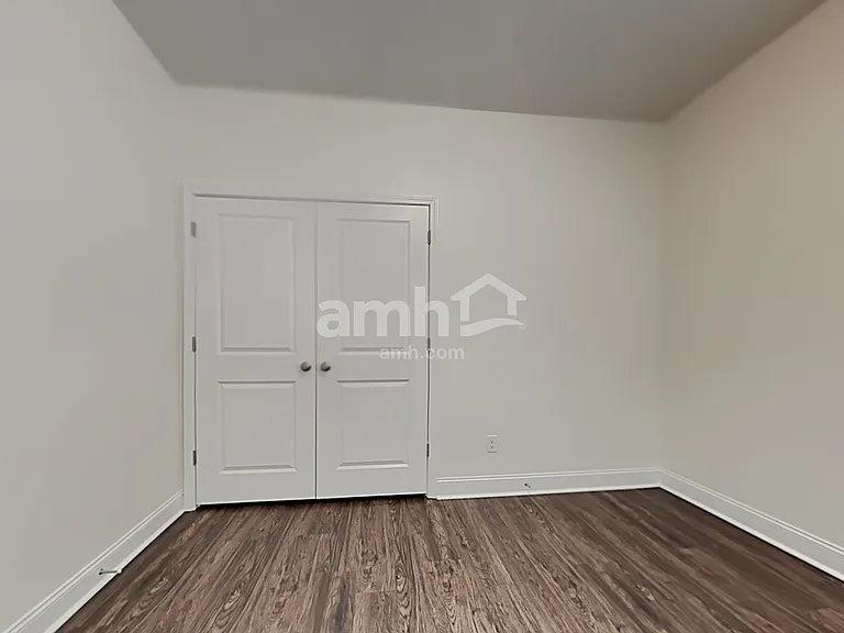 611 E Lionel Rd — Photo 13