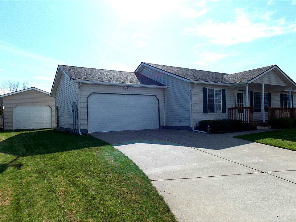 1st image of 2912 N Glenbrook Ln