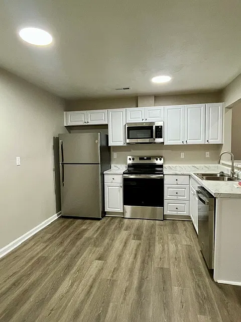3 bed, 1058 sqft, $2,700 — Photo 2