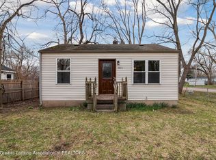 6306 Grovenburg Rd, Lansing, MI 48911