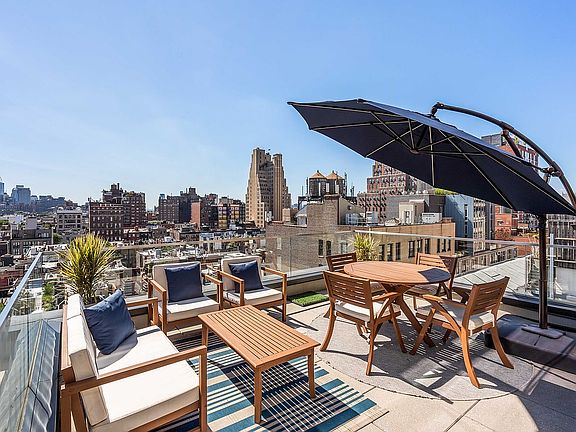 4th image of 225 W 17th St Unit Penthouse 1