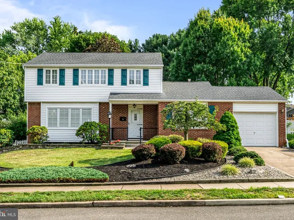 86 Greenwood Dr, Turnersville, NJ 08012