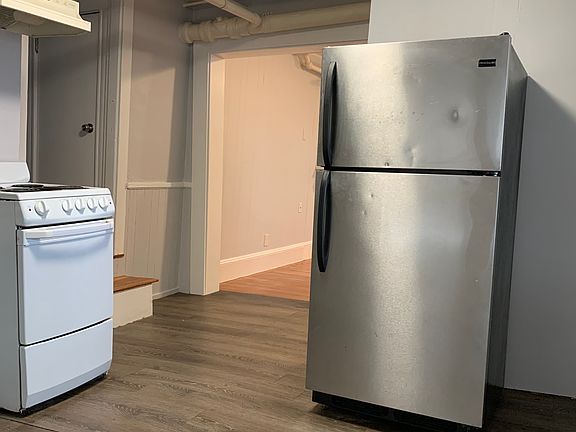 4th image of 143 Campbell Ave #1