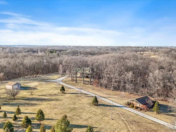 13500 Hickory Rd, Athens, IL 62613