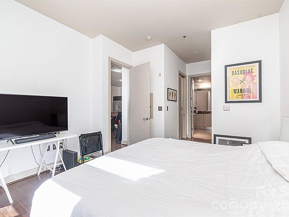 5th image of 1100 Metropolitan Ave Unit 305