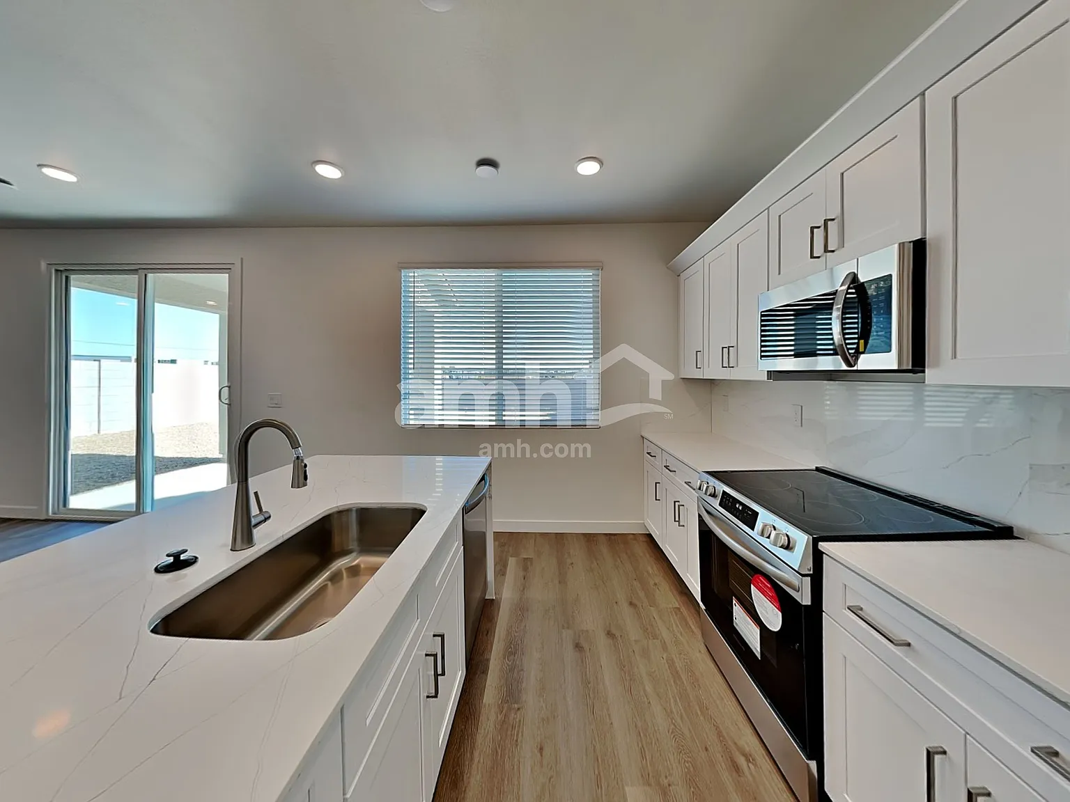 3 bed, 2.5 bath, 1978 sqft, $2,305 — Photo 4