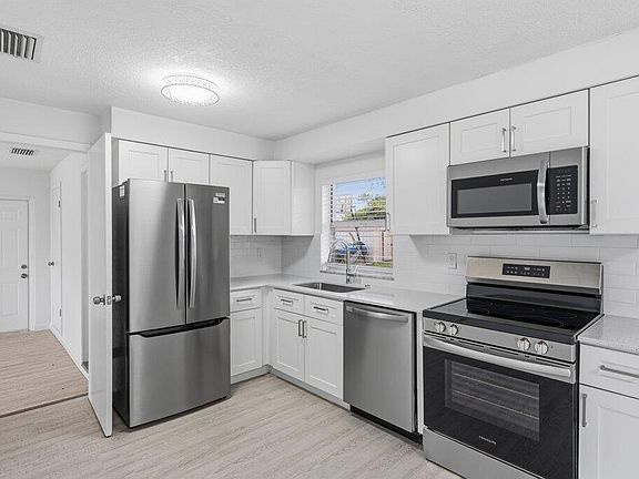 4th image of 311 Essex Drive