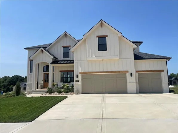8718 N Farley Ave, Kansas City, MO 64157