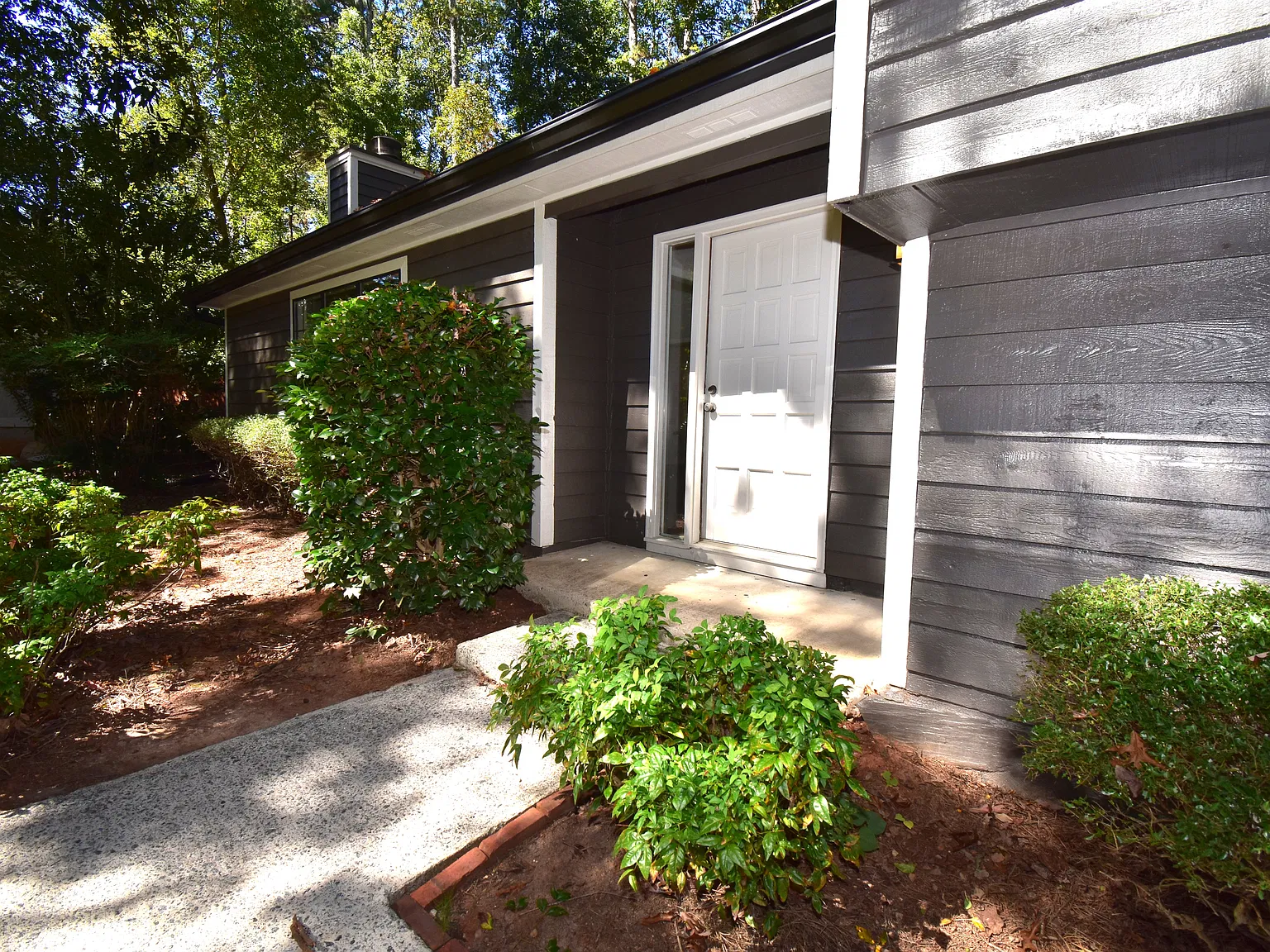 3 bed, 2146 sqft, $3,000 — Photo 2