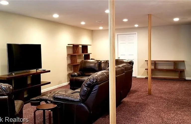 4452 Jordan Dr — Photo 8
