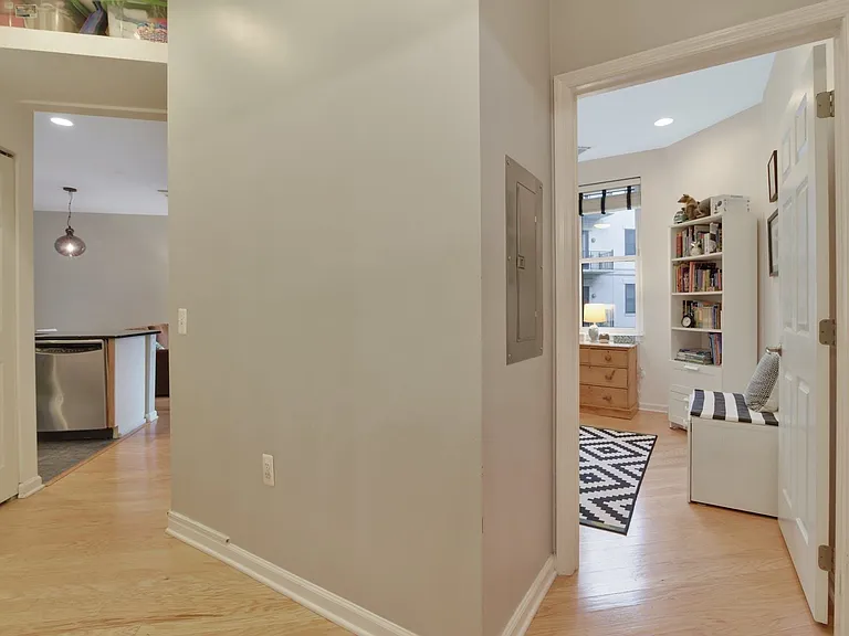 1300 Grand St #417 — Photo 13