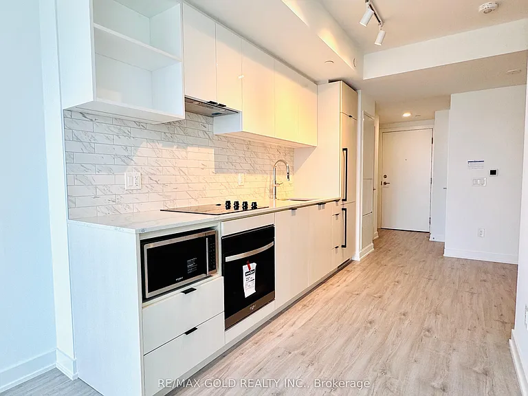 252 Church St #LPH03 — Photo 22