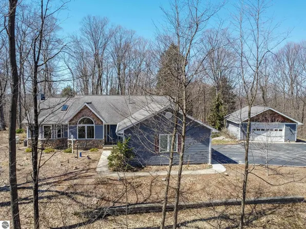 3182 S Candace Ln, Lake Leelanau, MI 49653