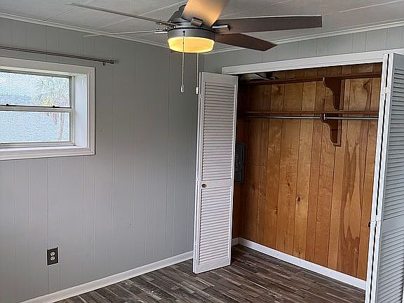 4th image of 3758 Louise Dr