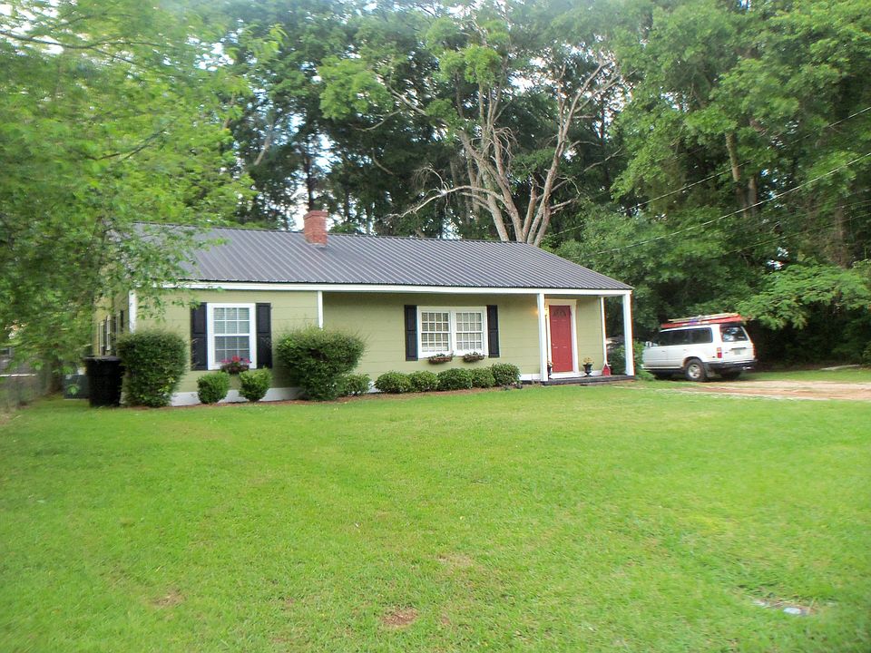 House sits on 1/2 acre lot