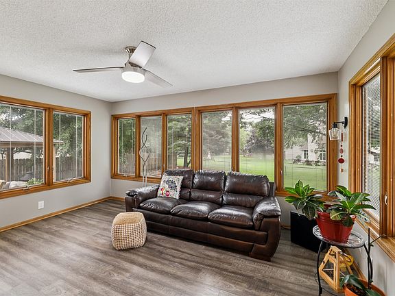 3rd image of 5412 Woodland Ave