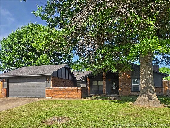4th image of 303 E Gawf Ln