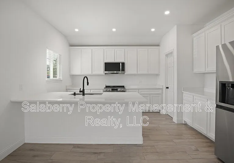 338 S 3rd St — Photo 9
