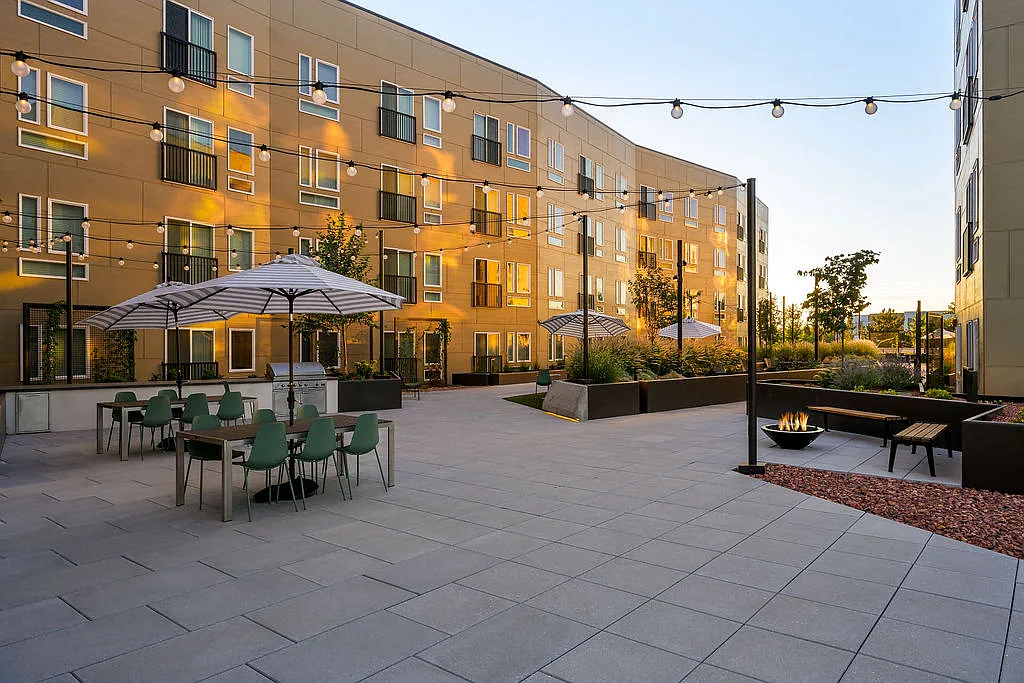 Crosshatch Apartments — Photo 2