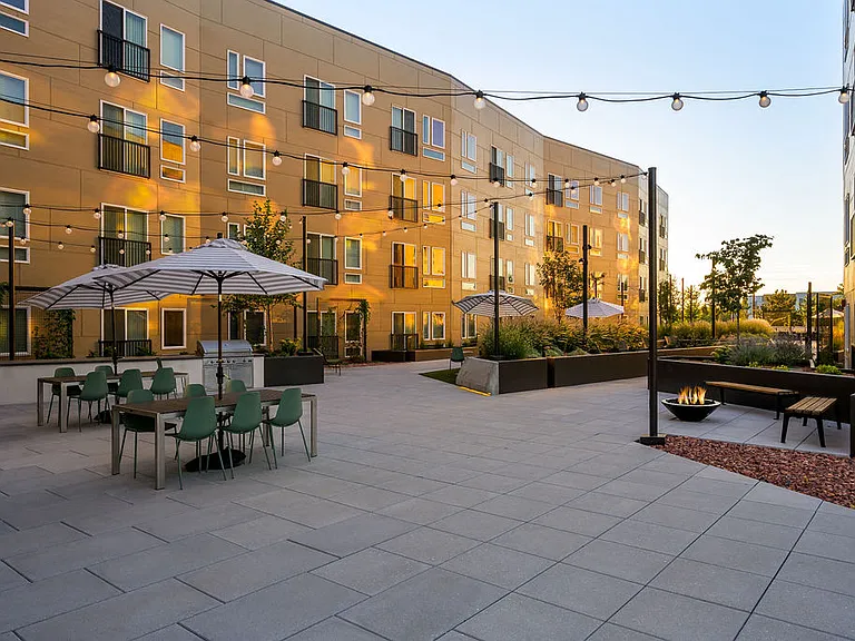 Crosshatch Apartments — Photo 2