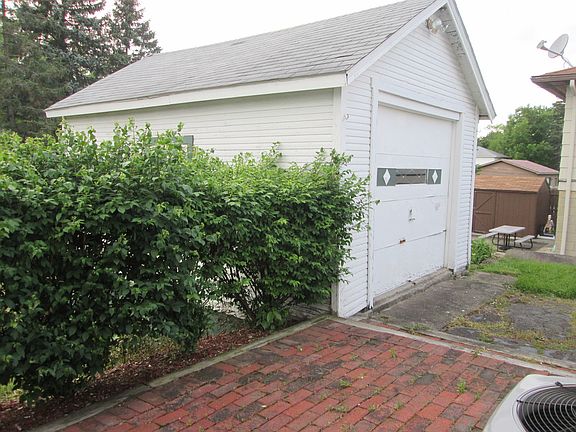 4th image of 1112 Washington Ave