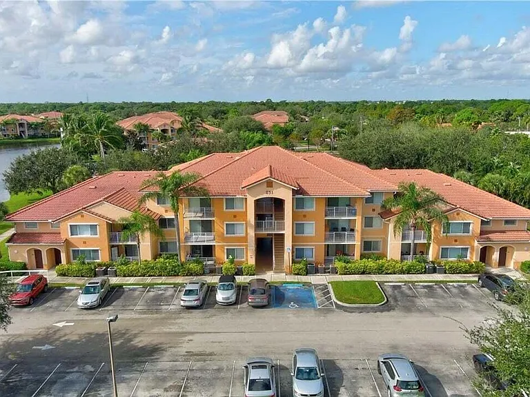 231 SW Palm Dr #207 — Photo 19