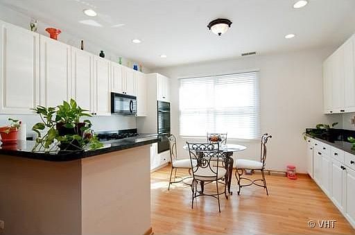 4th image of 1812 S Dearborn St APT 26C