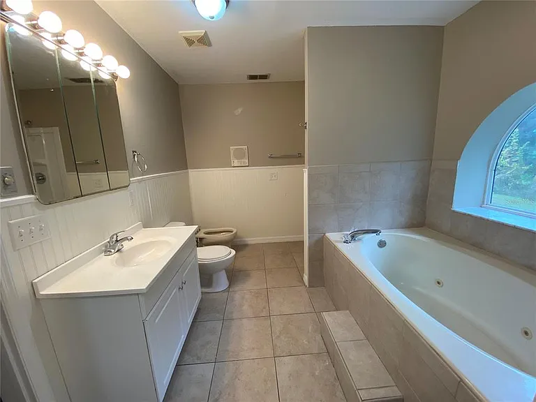 2431 NW 4th Ter #2431 — Photo 33