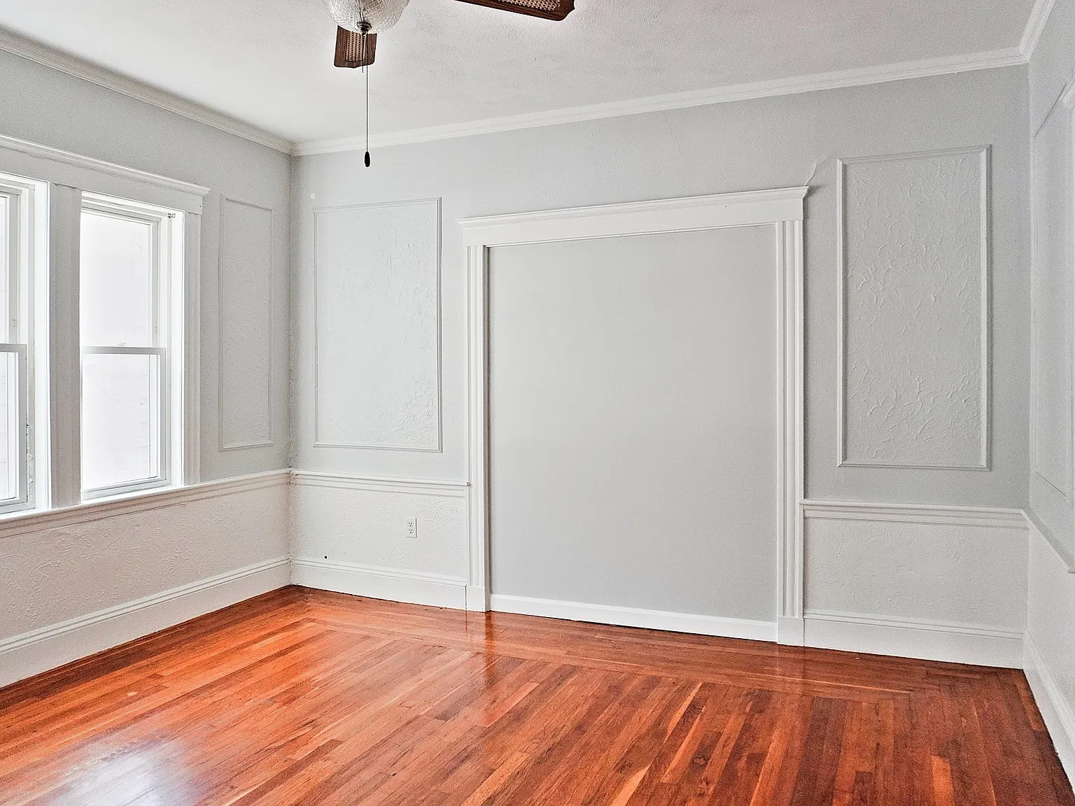 3 bed, 1.0 bath, 1450 sqft, $2,950 — Photo 2