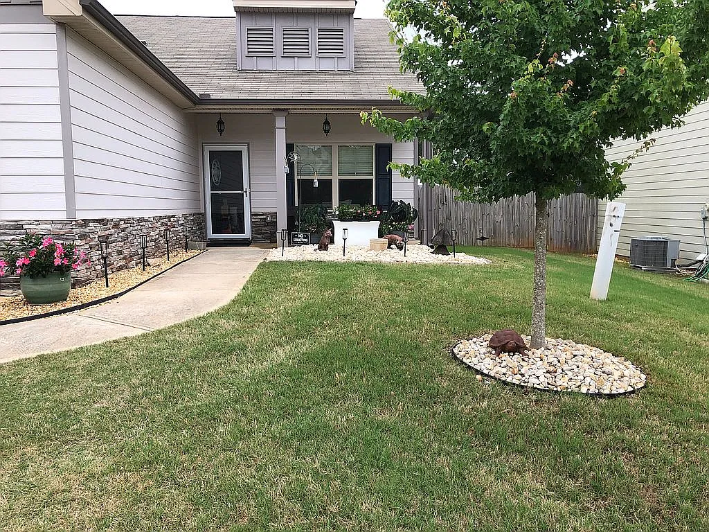 220 Jennings Ct photo 1