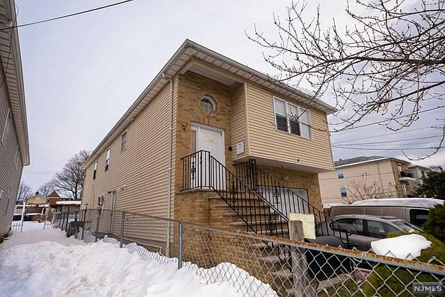1st image of 39 Halleck St