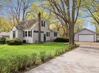 660 County Road D E, Little Canada, MN 55117