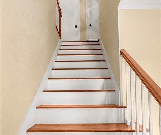 2nd image of 1007 Oakgrove Cir