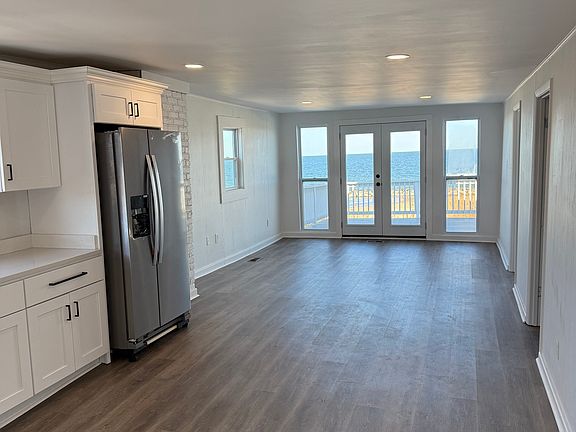 2nd image of 968 W Ocean View Ave Unit B