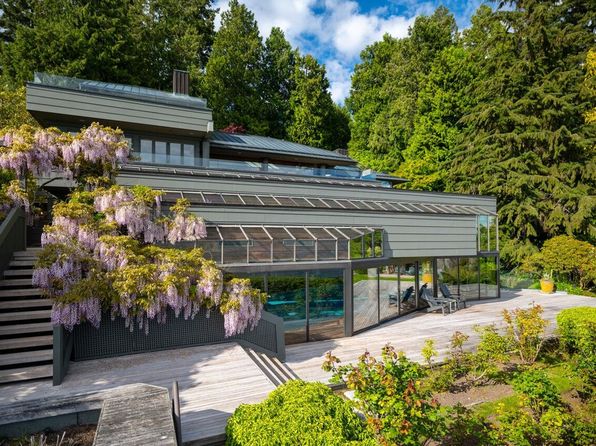 4036 Marine Dr, West Vancouver, BC V7V 1N6