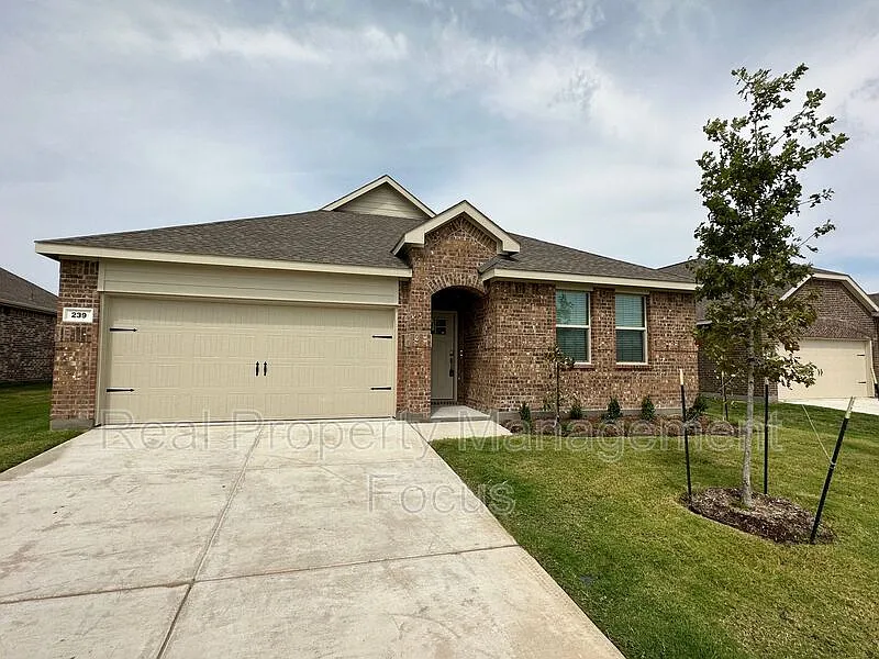 4 bed, 2.0 bath, 1996 sqft, $2,195 — Photo 1