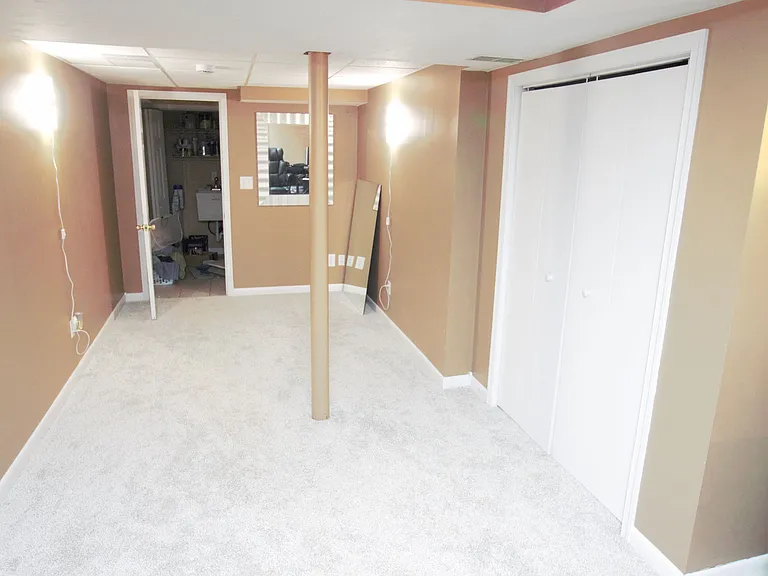 98 Thorndale Cir — Photo 29