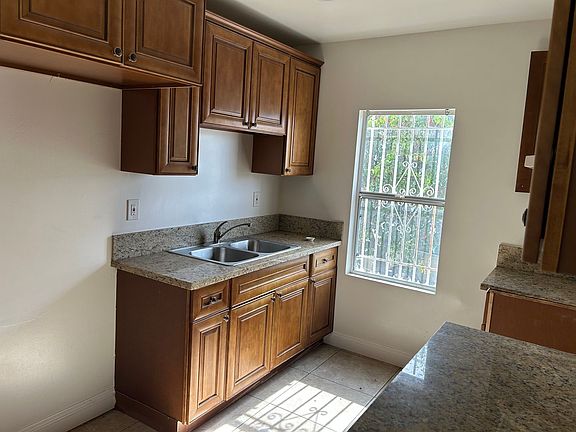 2nd image of 1402 E 57th St #1402