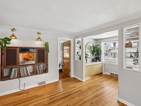 5th image of 3324 47th St