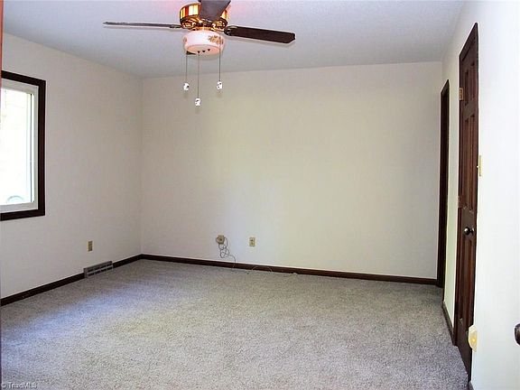 5th image of 205 Wildwood Pl