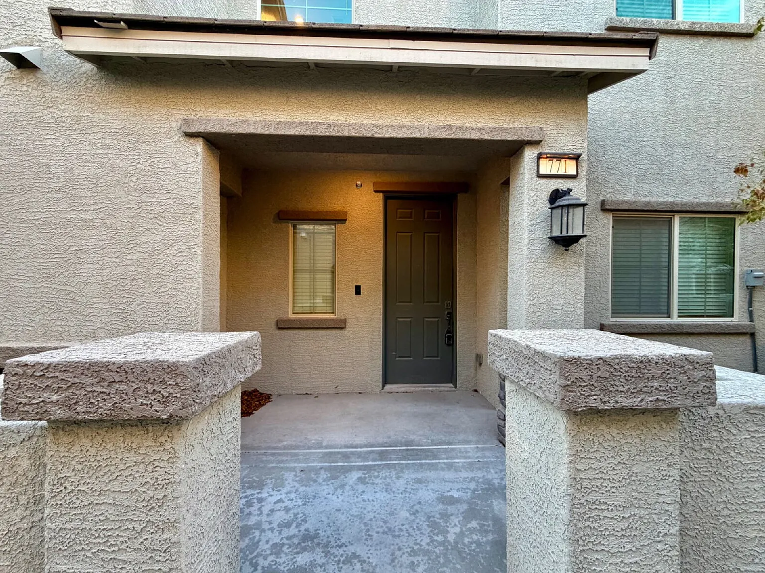 3 bed, 2.5 bath, 1779 sqft, $1,995 — Photo 1